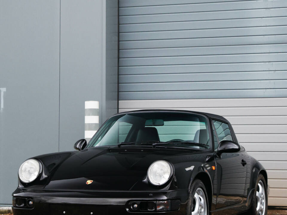 Image 24/57 of Porsche 911 Carrera 4 (1992)