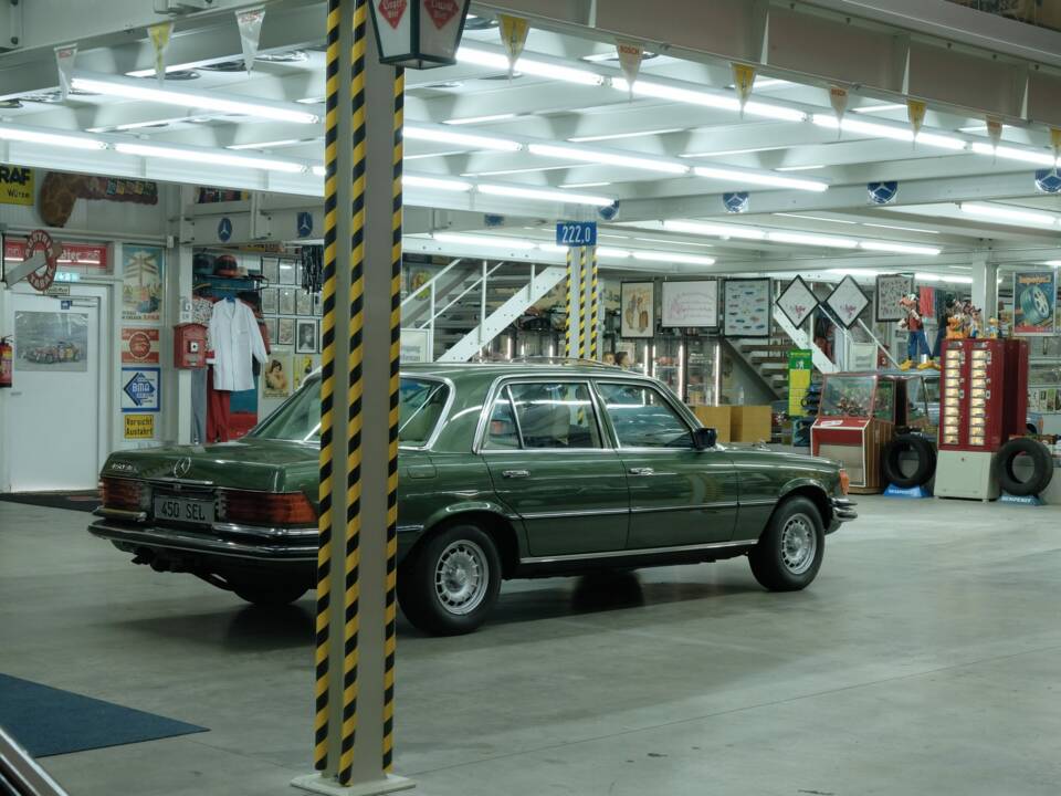 Image 12/50 de Mercedes-Benz 450 SEL 6,9 (1975)