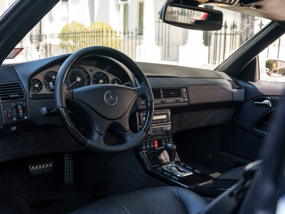 Bild 17/33 von Mercedes-Benz SL 600 (2002)