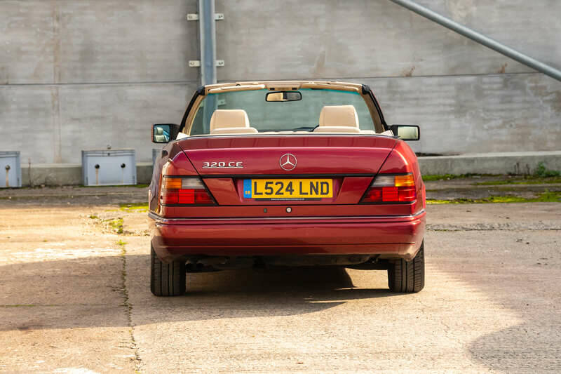 Image 17/50 de Mercedes-Benz E 320 (1994)