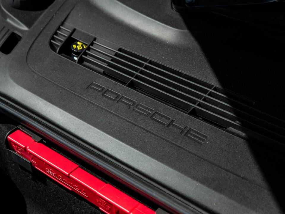 Image 17/48 of Porsche 911 Turbo S Exclusive (2017)