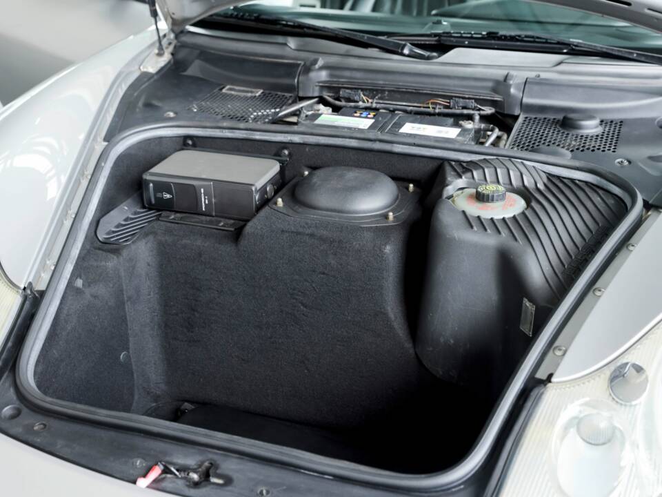 Image 36/50 of Porsche 911 Carrera 4S (2004)