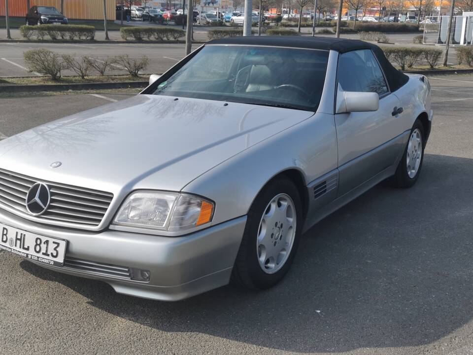 Afbeelding 22/58 van Mercedes-Benz 500 SL (1991)