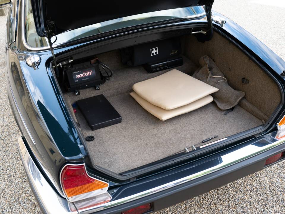 Bild 6/7 von Daimler Double Six (1991)