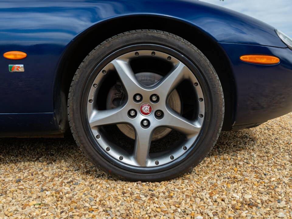 Image 9/50 of Jaguar XKR (2000)