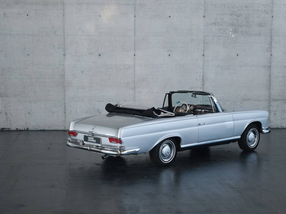 Image 8/49 of Mercedes-Benz 220 SE b (1962)