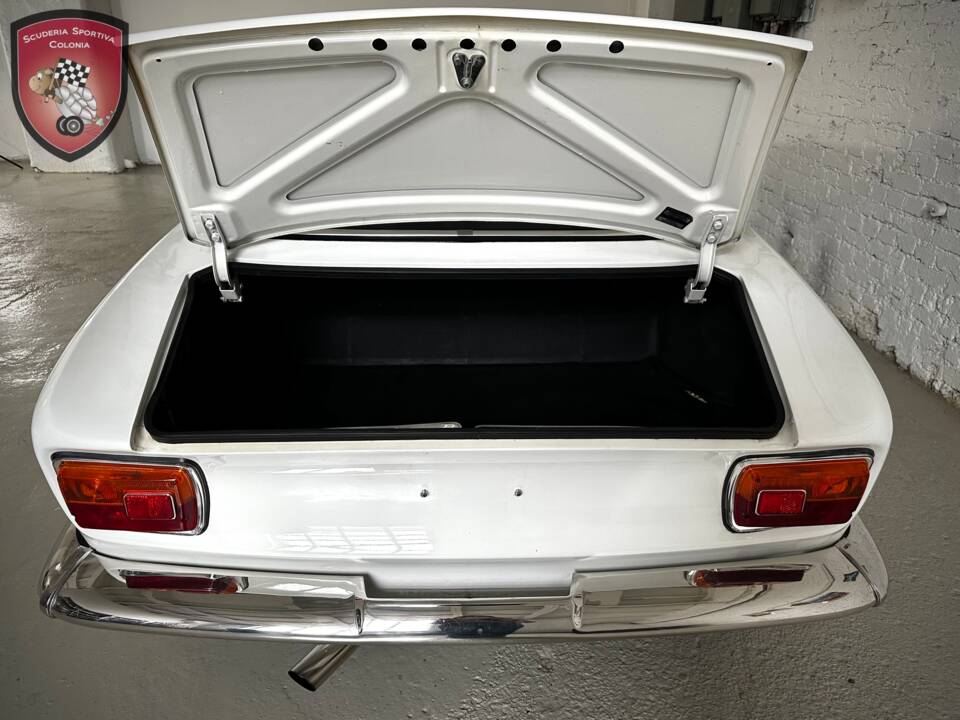 Immagine 13/53 di Alfa Romeo Giulia GT 1300 Junior (1970)
