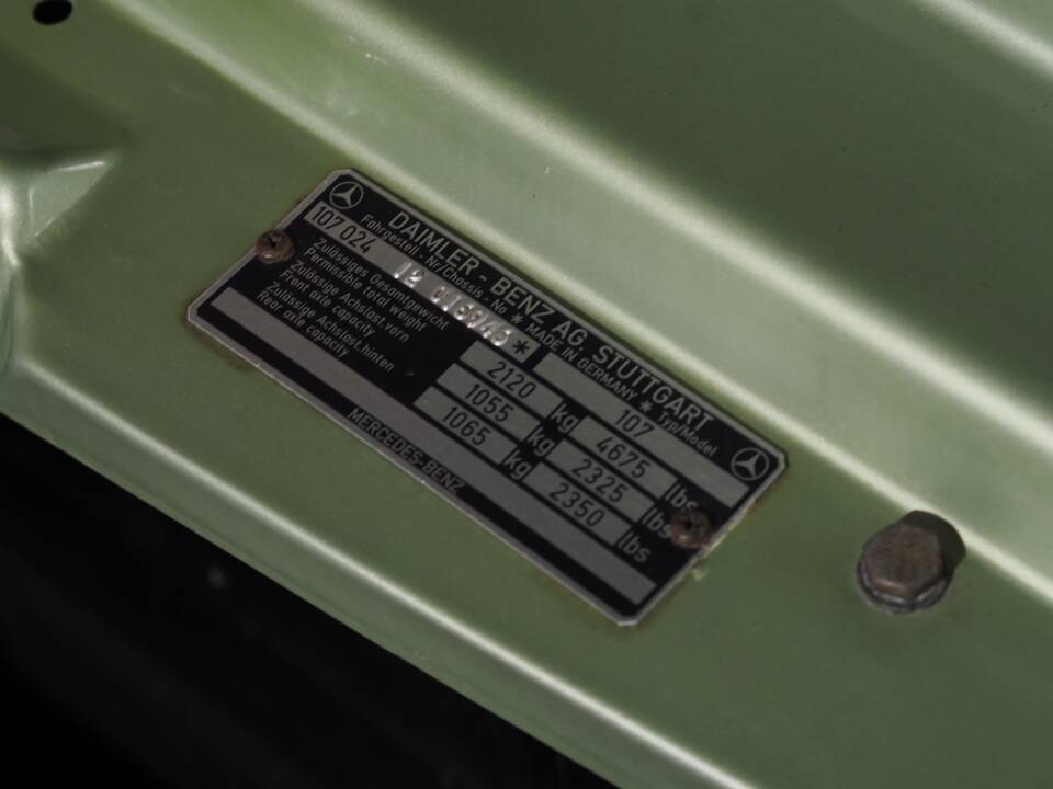 Image 20/66 of Mercedes-Benz 450 SLC (1977)