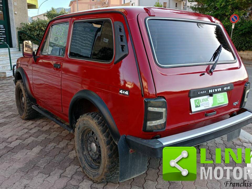 Image 9/10 of Lada Niva 4x4 (1997)