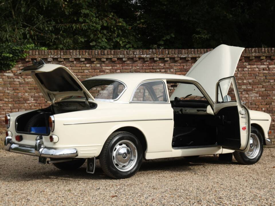 Image 7/50 of Volvo P 123 GT (1969)