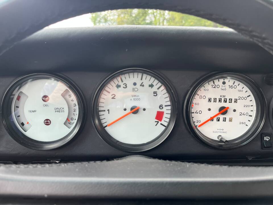 Afbeelding 15/16 van Porsche 911 Carrera 3.2 (1986)