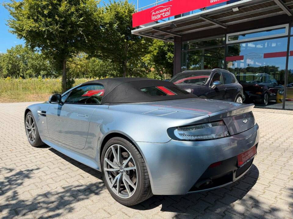 Image 16/43 of Aston Martin V8 Vantage S (2017)