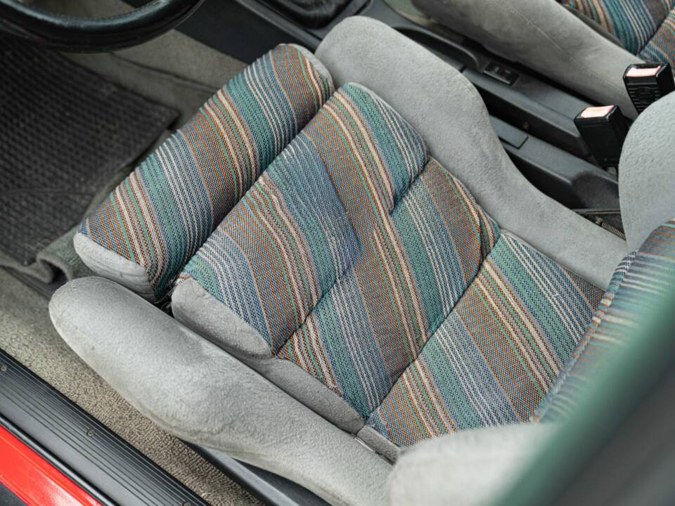Image 30/50 of Lancia Delta HF Integrale 16V (1989)