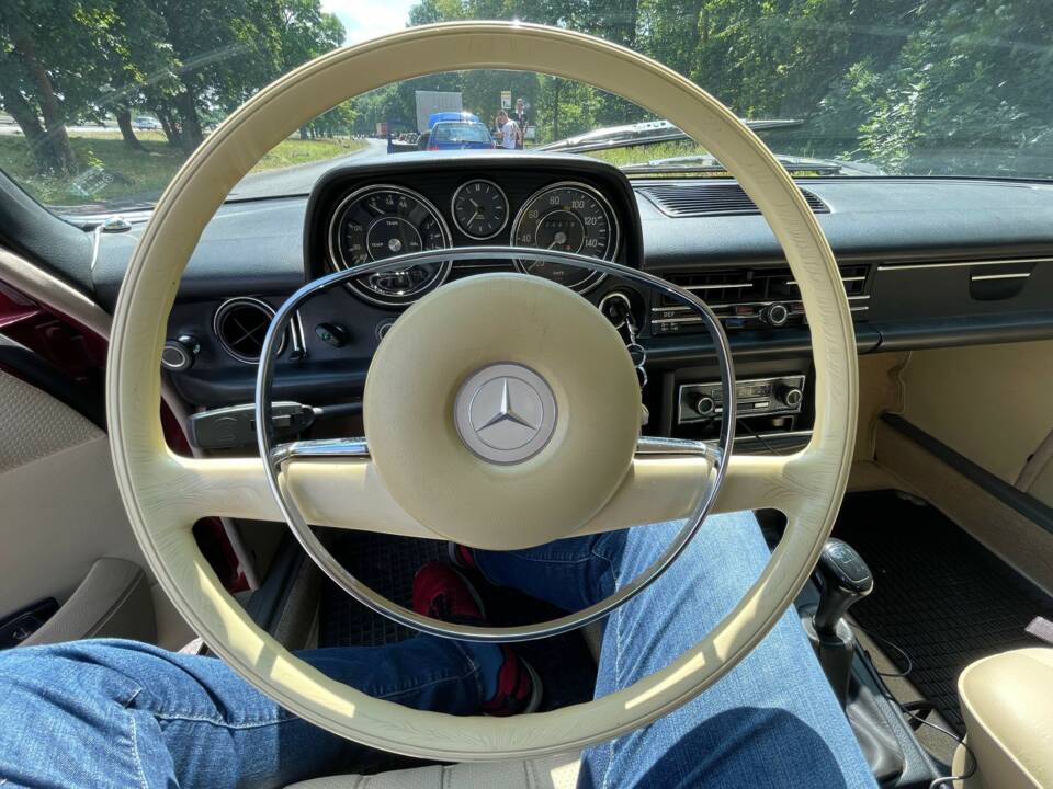 Image 7/21 de Mercedes-Benz 220 D (1974)