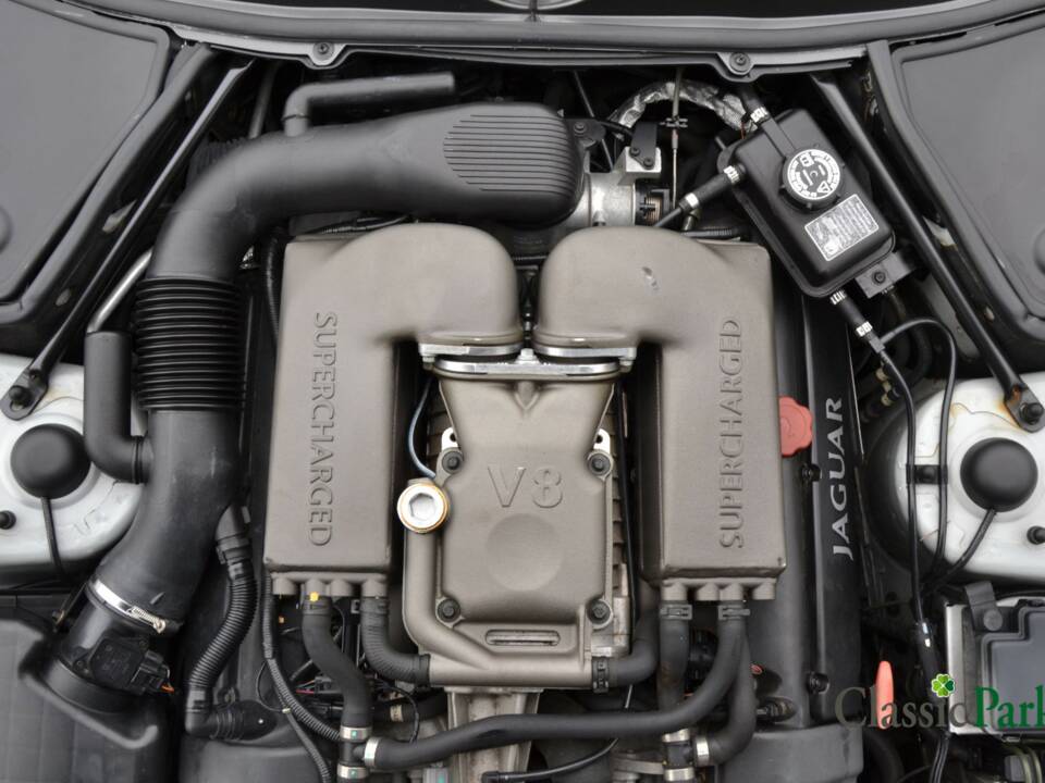 Image 15/50 of Jaguar XKR &quot;Silverstone&quot; (2000)