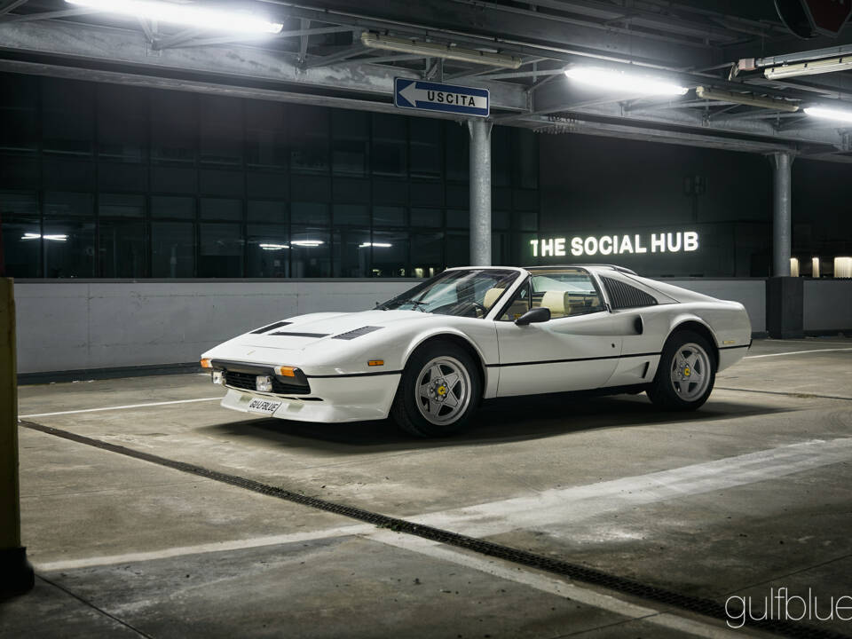 Image 2/72 of Ferrari 208 GTS Turbo (1985)