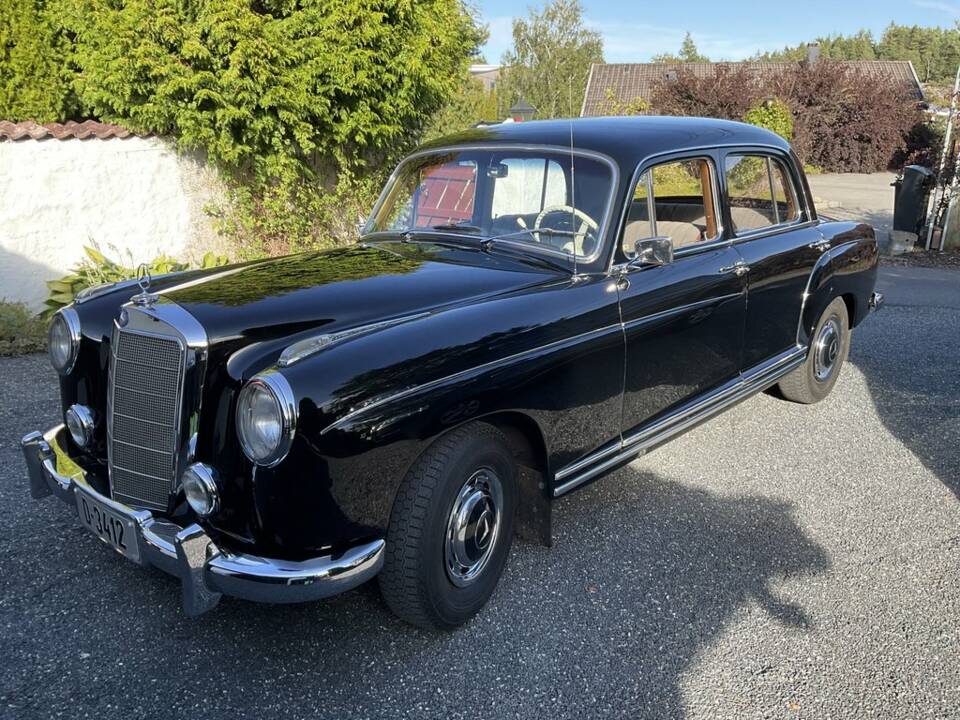 Image 3/8 of Mercedes-Benz 220 S (1957)