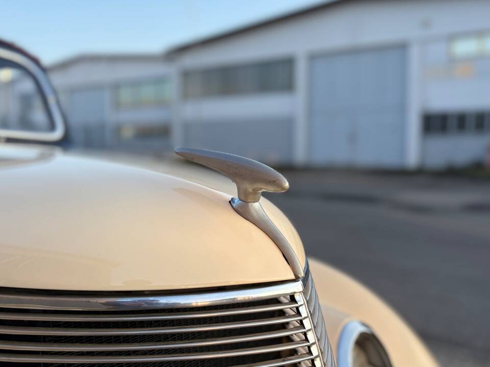 Image 24/26 de Ford V8 Deluxe Club Cabriolet (1937)