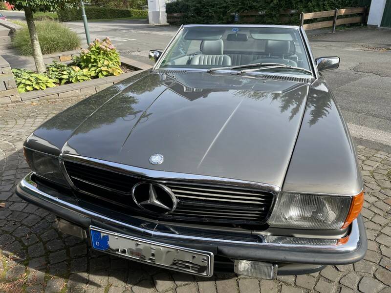 Image 4/52 de Mercedes-Benz 500 SL (1985)