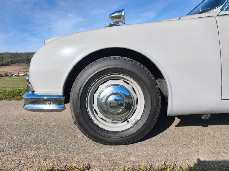 Image 27/27 of Jaguar Mk II 2.4 (1967)