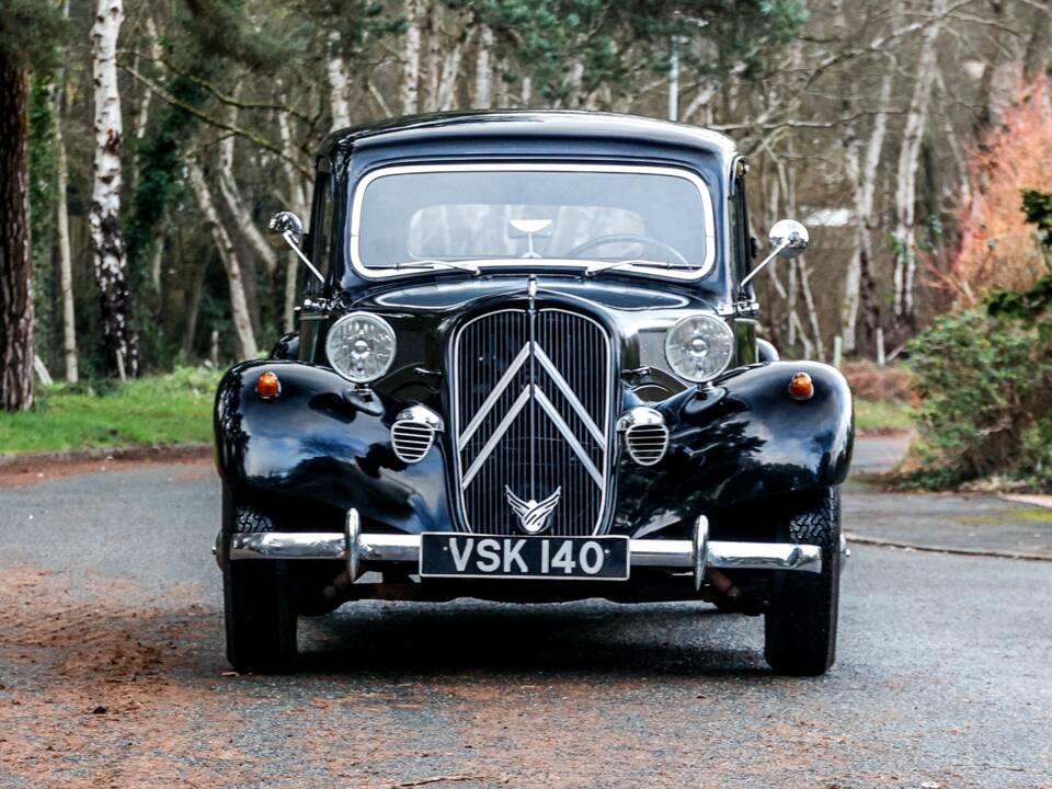 Immagine 6/37 di Citroën Traction Avant 11 BL (1955)