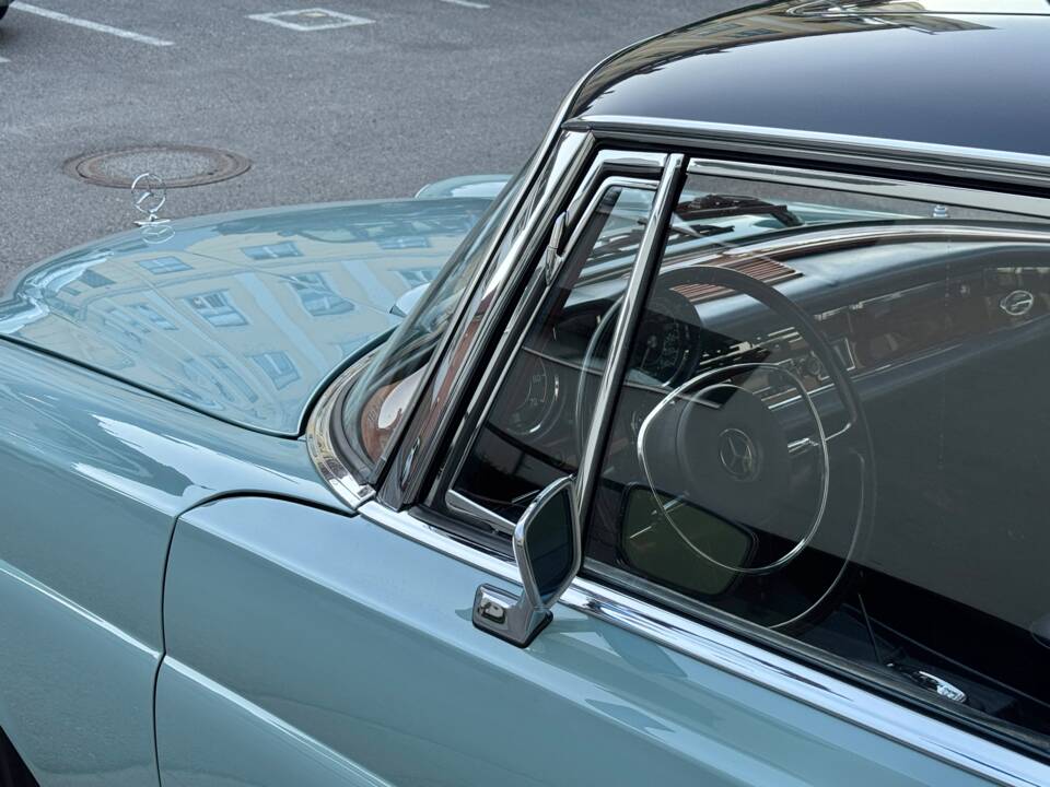 Bild 36/54 von Mercedes-Benz 280 SE (1970)