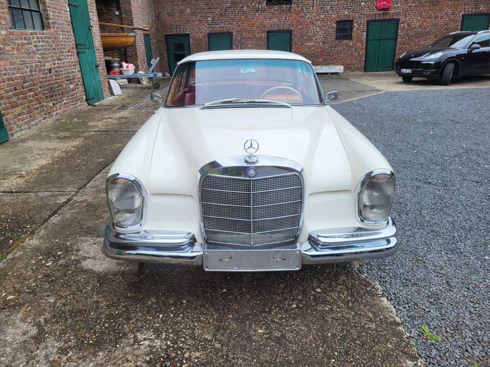 Imagen 8/49 de Mercedes-Benz 250 SE (1966)