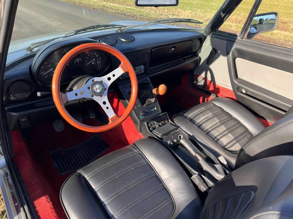 Afbeelding 2/8 van Alfa Romeo 2.0 Spider (1987)