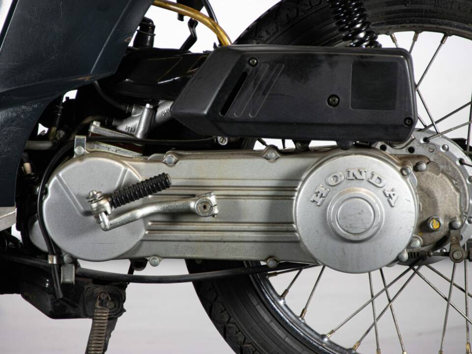 Image 17/44 of Honda SH 50 Fifty (1987)