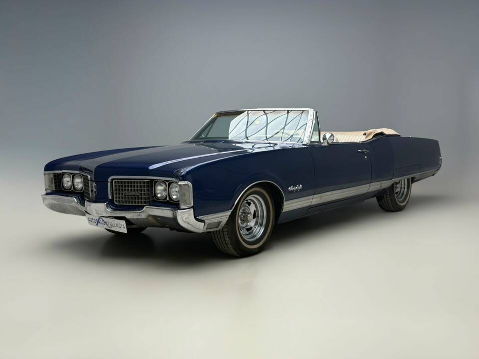 Image 7/23 of Oldsmobile Ninety-Eight (1968)