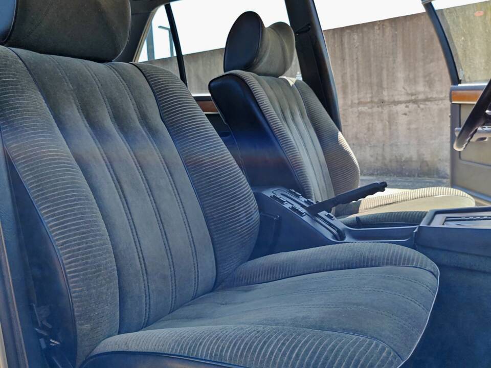 Bild 29/50 von BMW 745i (1982)