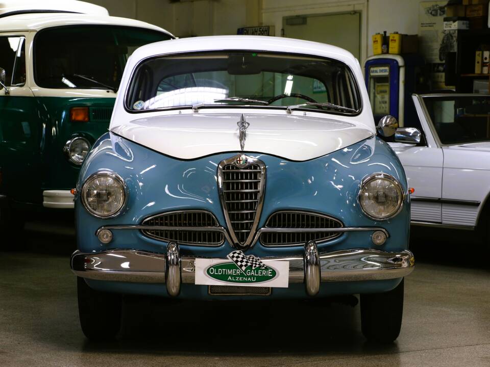 Image 2/27 of Alfa Romeo 1900 TI Super Berlina (1955)