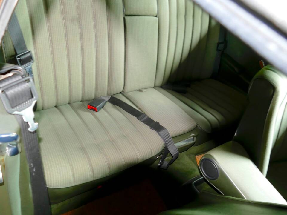 Image 15/22 of Mercedes-Benz 280 CE (1983)