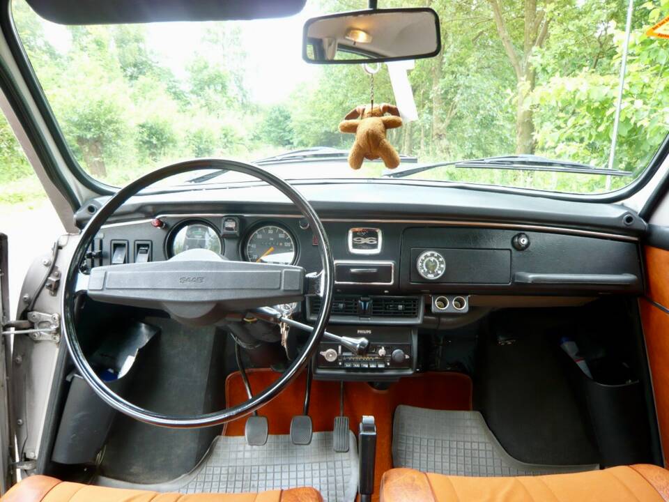 Image 4/6 de Saab 96 V4 (1975)