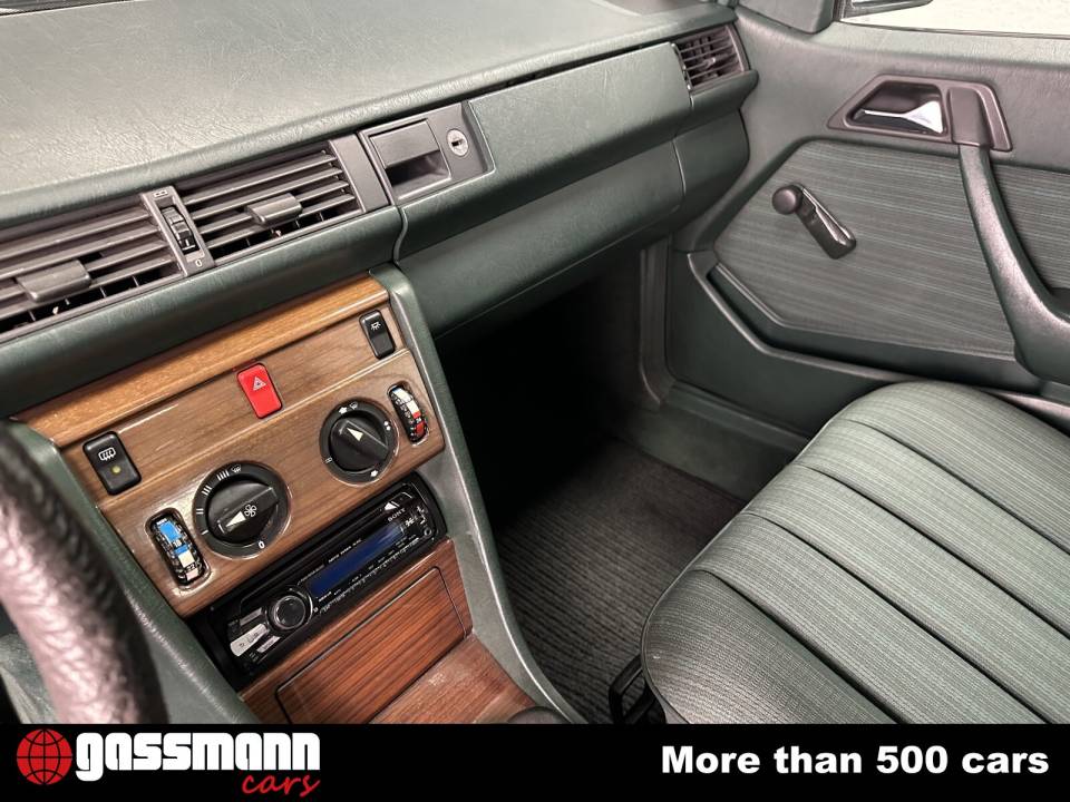 Image 14/15 of Mercedes-Benz 230 CE (1987)
