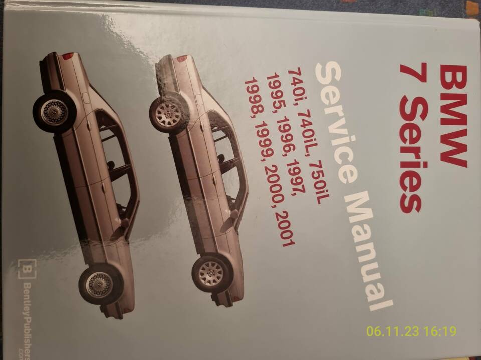 Image 15/58 of BMW 750i (1997)