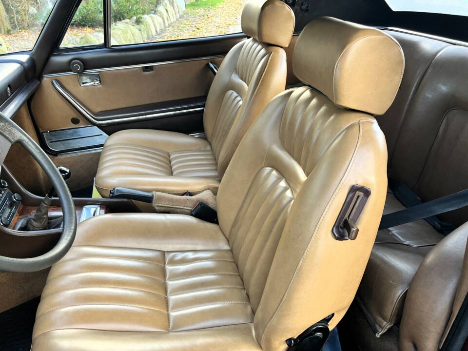 Image 20/35 of Peugeot 504 Convertible (1980)