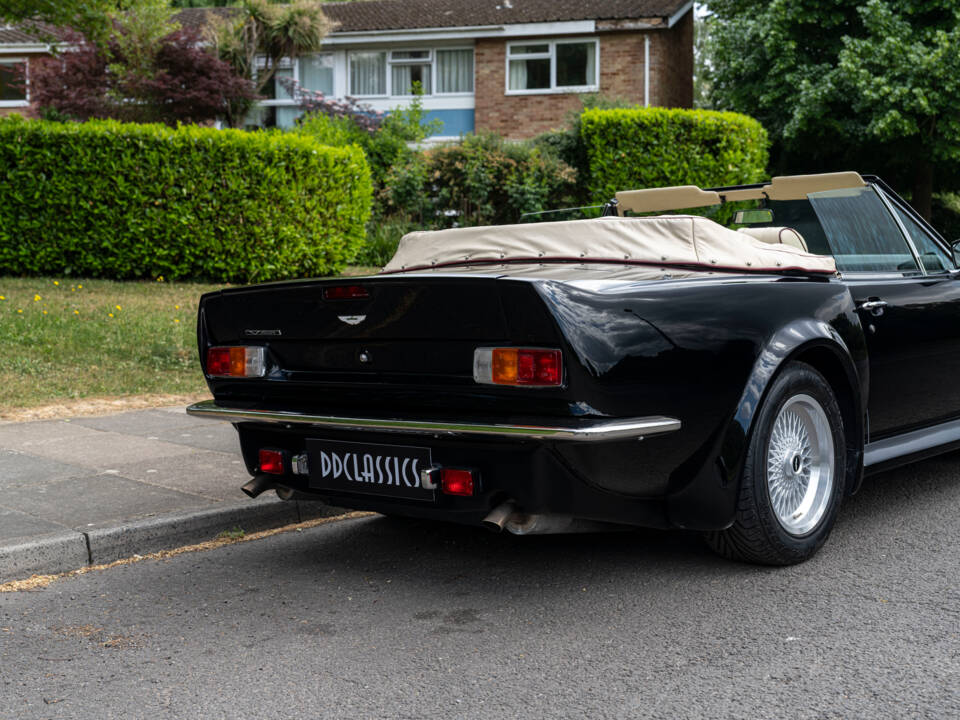 Immagine 15/32 di Aston Martin V8 Vantage Volante (1988)