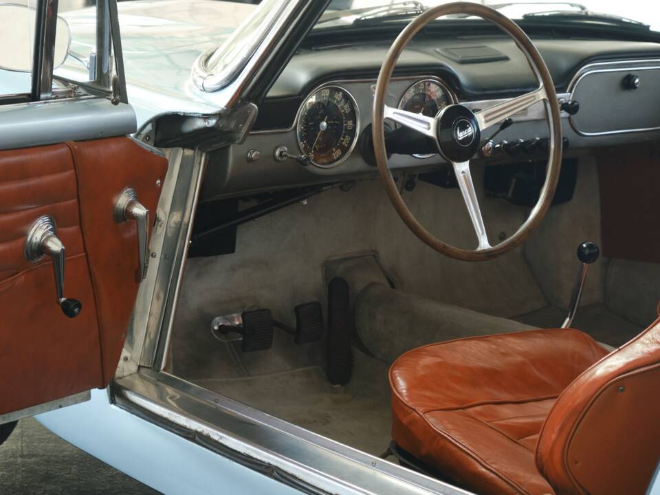 Bild 46/50 von Lancia Flaminia GT 2.5 3C Touring (1963)