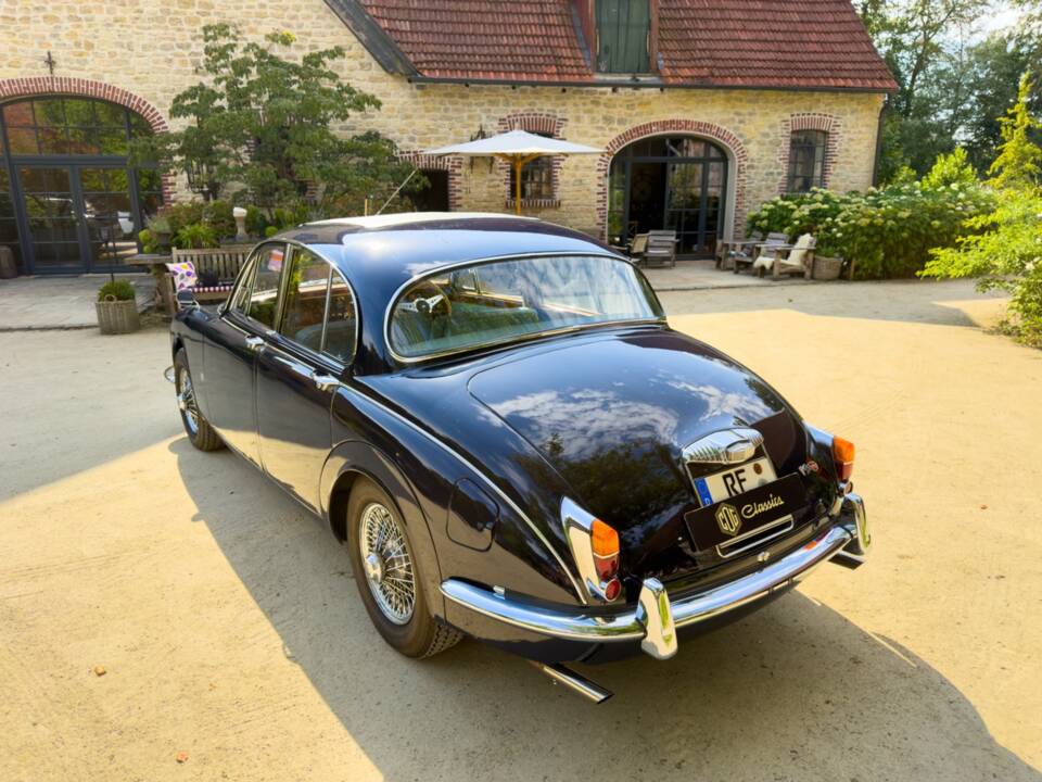 Imagen 4/21 de Daimler V8-250 (1968)