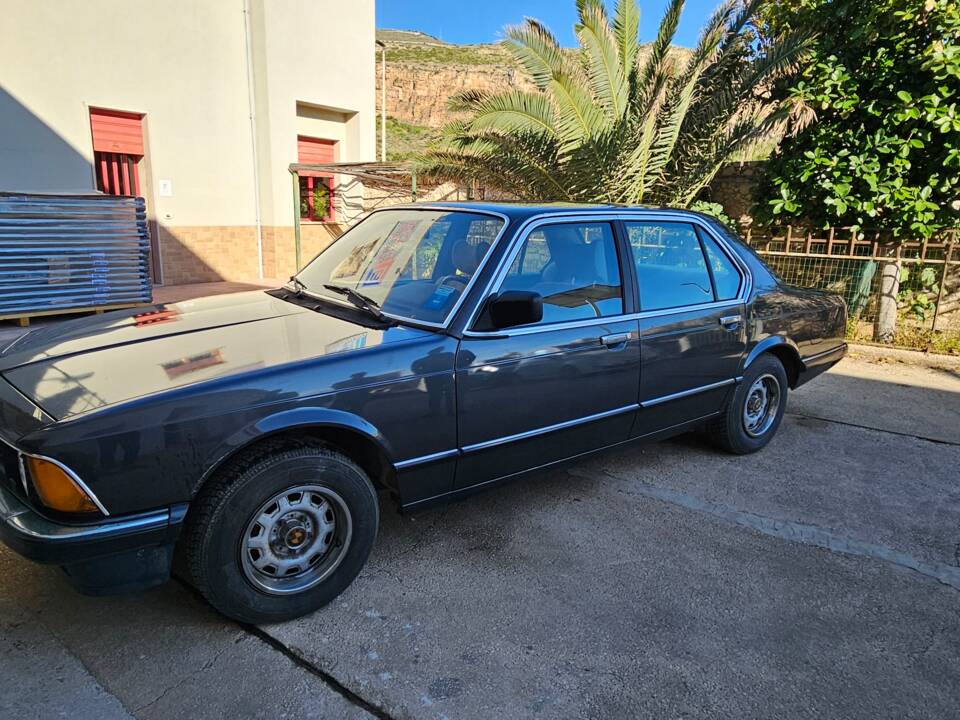 Image 6/100 of BMW 728i (1983)