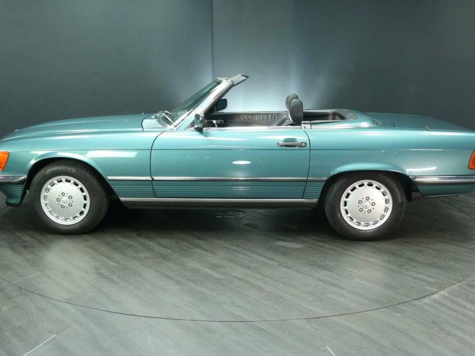 Imagen 3/29 de Mercedes-Benz 420 SL (1986)