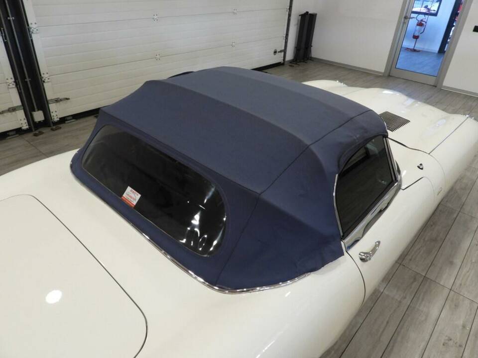 Image 10/15 de Jaguar E-Type (1968)