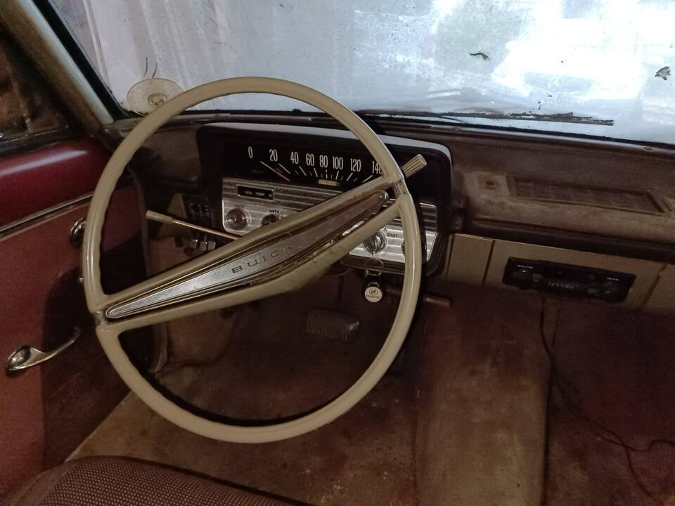Image 6/18 of Buick Special V6 (1961)