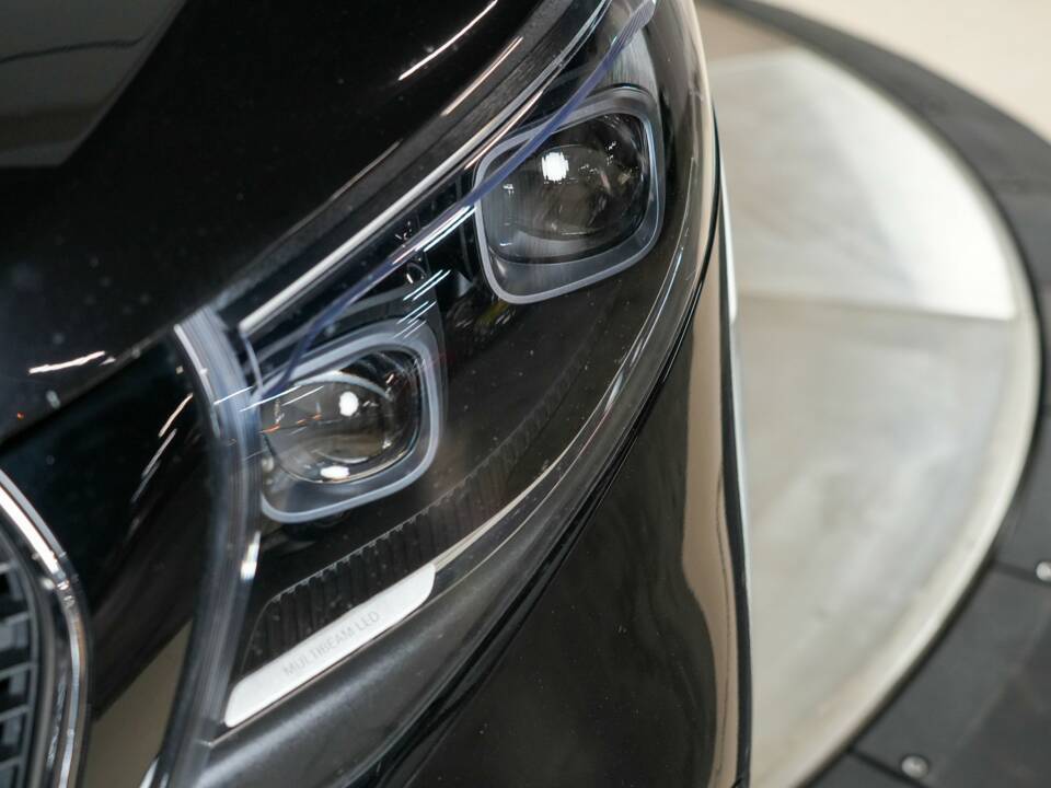 Image 32/35 of Mercedes-Benz V 300 d 4MATIC (2025)