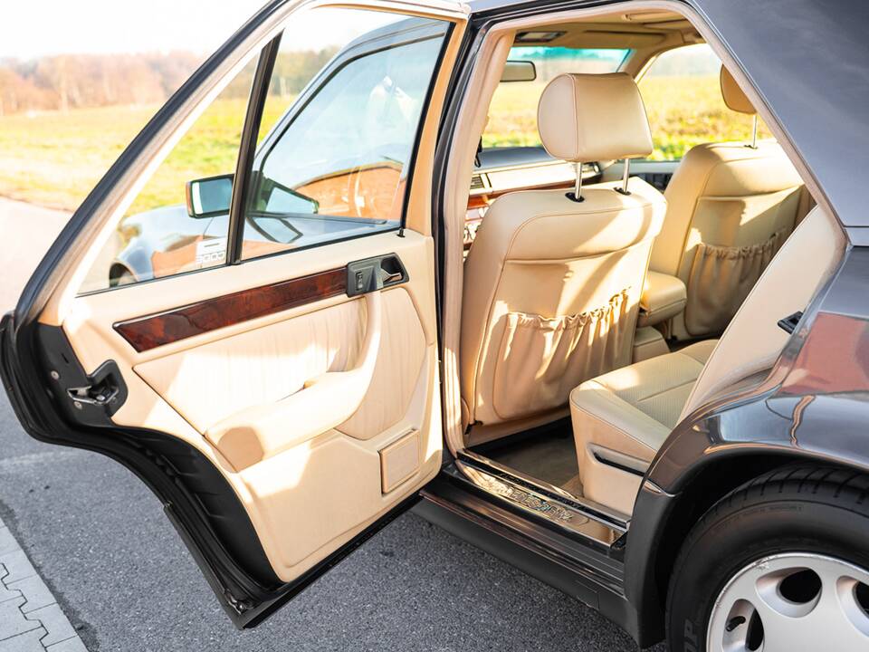 Bild 21/38 von Mercedes-Benz 500 E (1991)