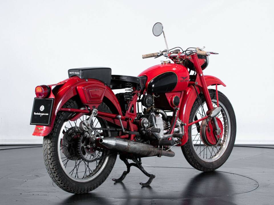 Image 4/50 de Moto Guzzi 250 SS (1950)
