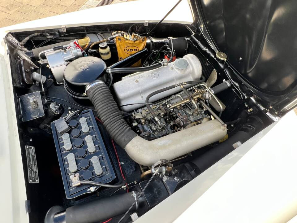 Afbeelding 26/28 van Mercedes-Benz 190 SL (1960)