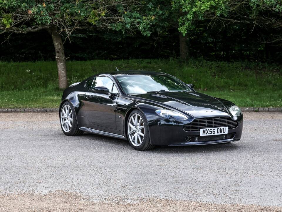 Imagen 25/39 de Aston Martin V8 Vantage (2007)