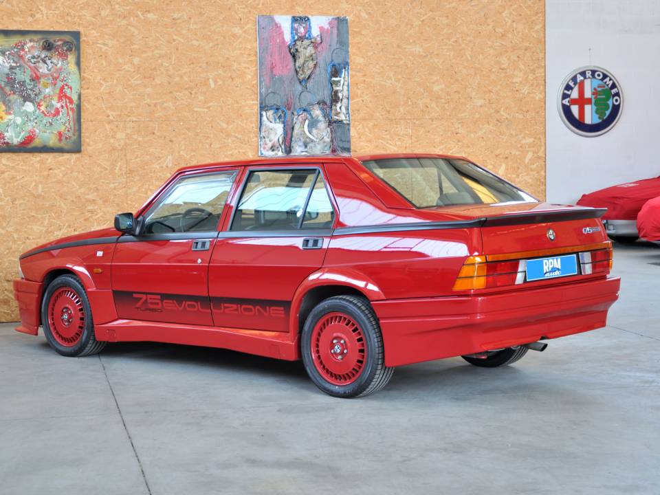 Image 42/50 de Alfa Romeo 75 1.8 Turbo Evoluzione (1987)